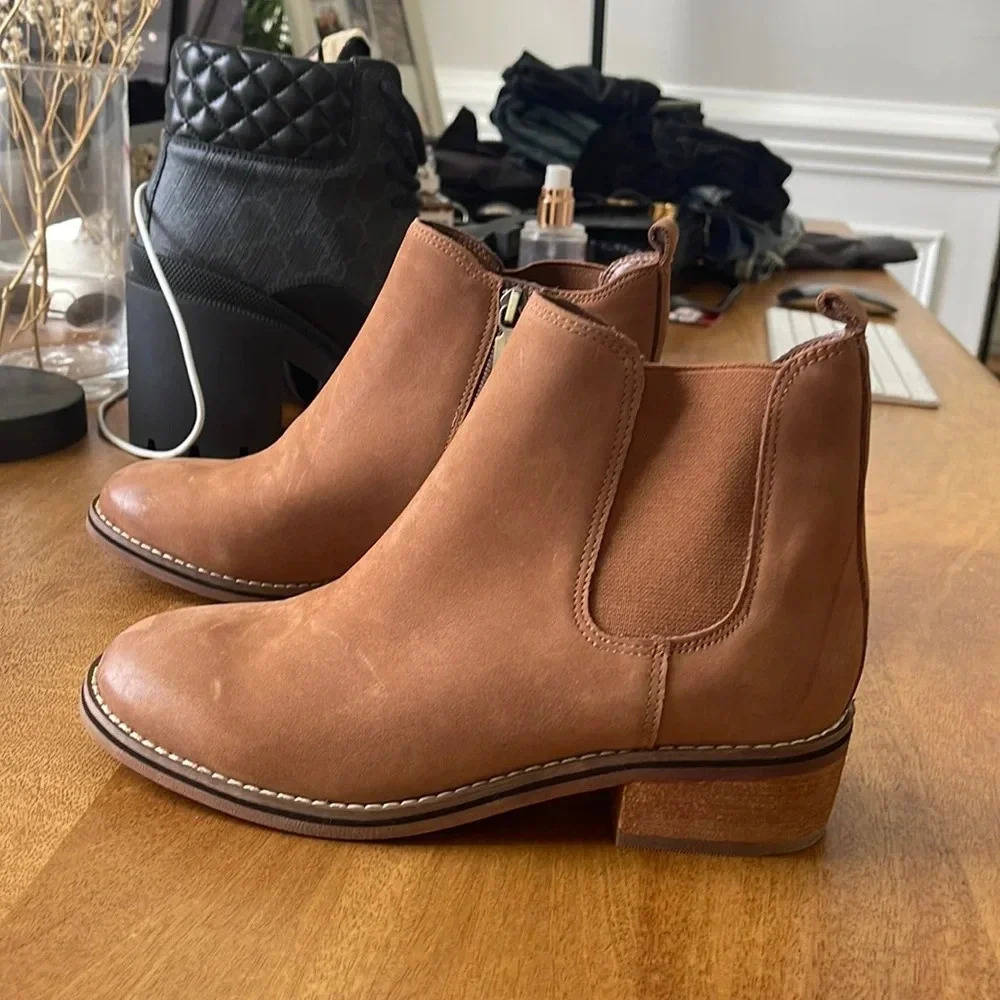 Brown leather boots 5.5